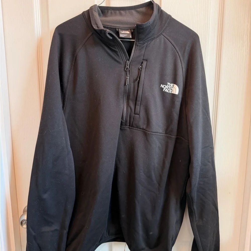 The North Face Men’s Black Quarter-Zip Fleece Pullover - Picture 1 of 3